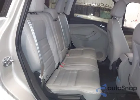 2017 Ford Escape Titanium z USA, uszkodzony, nr VIN 1FMCU9J98HUD02977